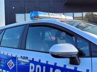 Policjanci uratowali kobietę